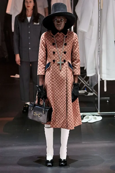 Look 17